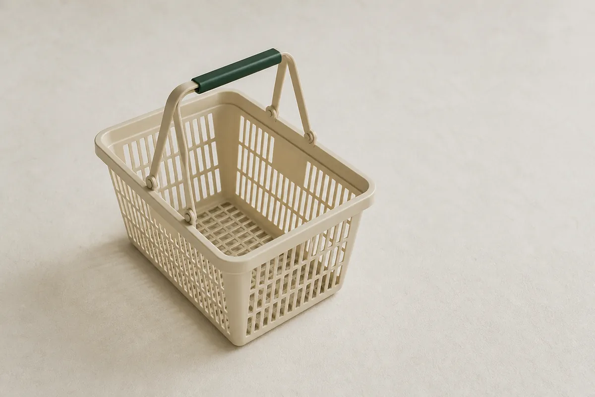 白い空の買い物かご